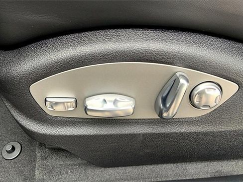 New 2025 Porsche Macan image 31