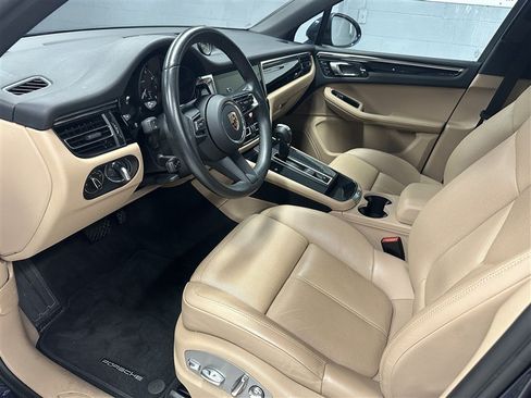 Used 2023 Porsche Macan AWD/4WD image 2