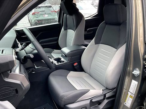 Certified 2025 Toyota Tacoma TRD Off-Road image 8