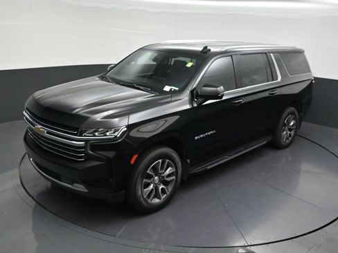 Used 2022 Chevrolet Suburban LT w/ Luxury Package RWD image 15