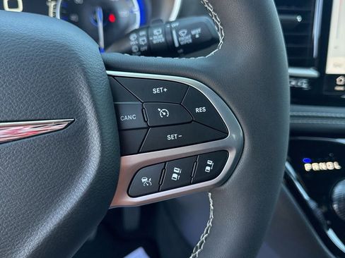 New 2026 Chrysler Pacifica Select AWD/4WD image 21