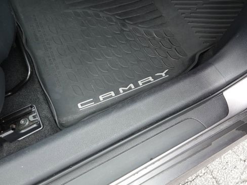 Used 2019 Toyota Camry L image 31