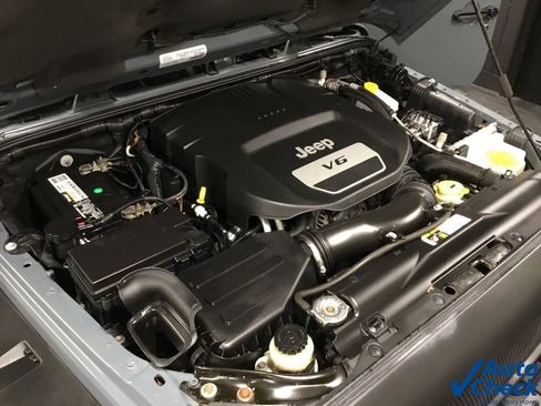 Used 2015 Jeep Wrangler Sahara w/ Connectivity Group AWD/4WD image 35