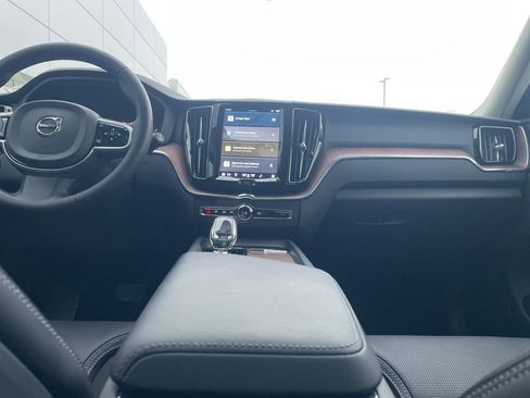 Certified 2023 Volvo XC60 B5 Ultimate image 24