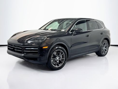 Used 2025 Porsche Cayenne image 1