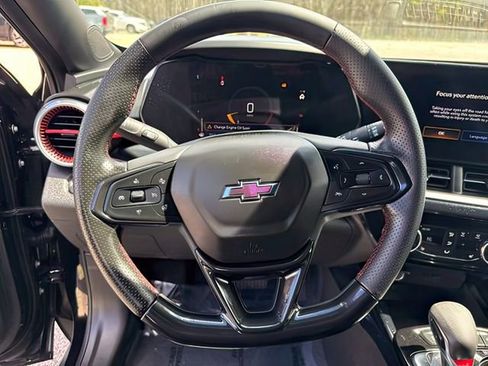 Used 2024 Chevrolet Trax RS FWD image 21