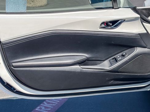 Used 2022 MAZDA MX-5 Miata Grand Touring RWD image 18