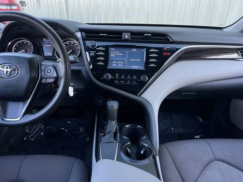 Used 2018 Toyota Camry L image 15