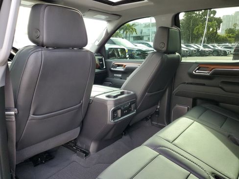 Used 2023 GMC Sierra 1500 Denali w/ Denali Reserve Package AWD/4WD image 9