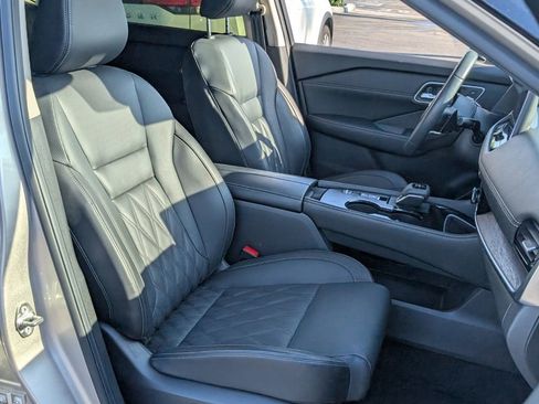 Certified 2024 Nissan Rogue Platinum w/ Platinum Premium Package FWD image 18