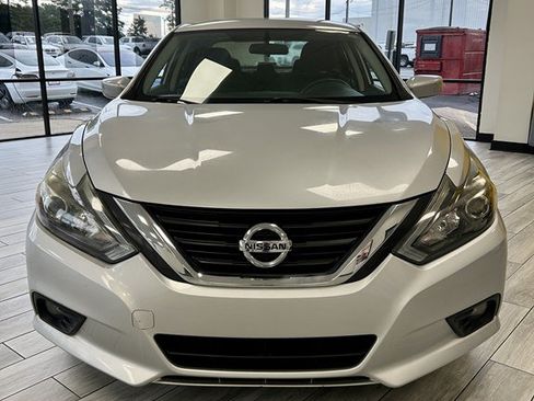 Used 2016 Nissan Altima 2.5 SR FWD image 2