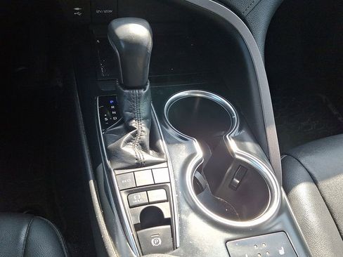 Used 2018 Toyota Camry XLE image 14