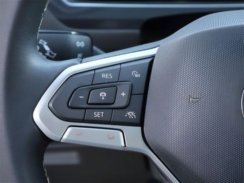 Used 2022 Volkswagen Tiguan SE w/ Panoramic Sunroof Package image 32