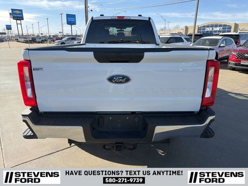 Used 2024 Ford F250 XLT AWD/4WD image 11