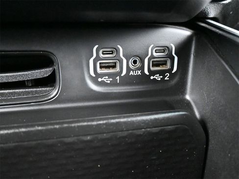 Used 2021 RAM 1500 Big Horn image 14