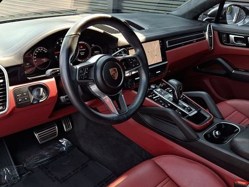 Certified 2022 Porsche Cayenne GTS AWD/4WD image 4
