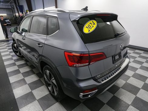 Used 2024 Volkswagen Taos SE AWD/4WD image 11