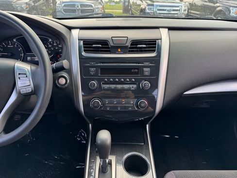 Used 2013 Nissan Altima 2.5 S FWD image 2