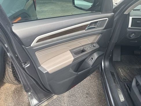 Used 2023 Volkswagen Atlas SE w/ Panoramic Sunroof Package FWD image 44