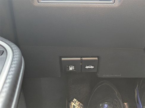 New 2025 Nissan Versa SR w/ Trunk Package image 24