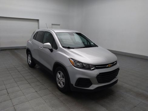Used 2022 Chevrolet Trax LS w/ Tint and Cruise Package FWD image 13