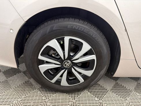 Used 2018 Toyota Prius Prime Advanced image 18