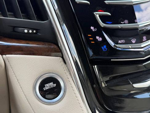 Used 2017 Cadillac Escalade Luxury AWD/4WD image 49