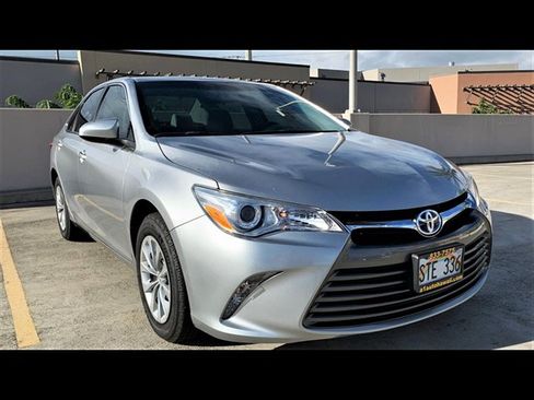 Used 2016 Toyota Camry LE FWD image 3