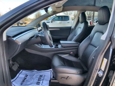 Used 2023 Tesla Model Y Long Range image 19