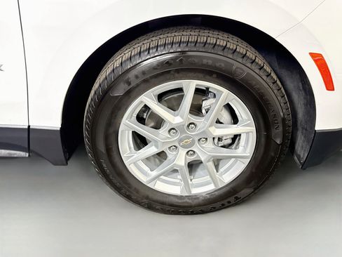 Used 2022 Chevrolet Equinox LS FWD image 32