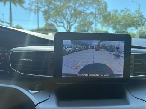 Used 2021 Ford Explorer XLT w/ Equipment Group 202A RWD image 7