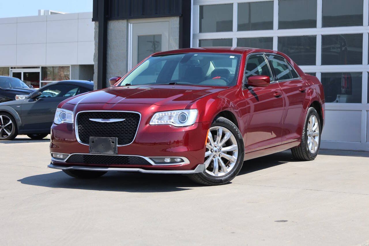 Used 2019 Chrysler 300 Touring L w/ Quick Order Package 22F AWD/4WD image 3