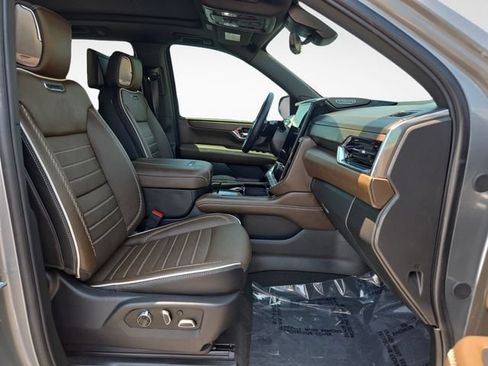 Used 2025 GMC Yukon Denali Ultimate w/ LPO, Floor Liner Package AWD/4WD image 42