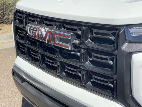 Used 2025 GMC Canyon Elevation image 9