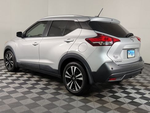 Used 2020 Nissan Kicks SV FWD image 2