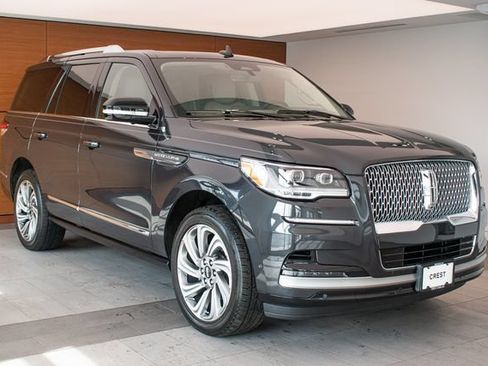 Used 2023 Lincoln Navigator Reserve AWD/4WD image 5