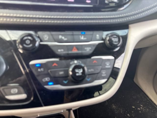 Certified 2023 Chrysler Pacifica Touring-L AWD/4WD image 16
