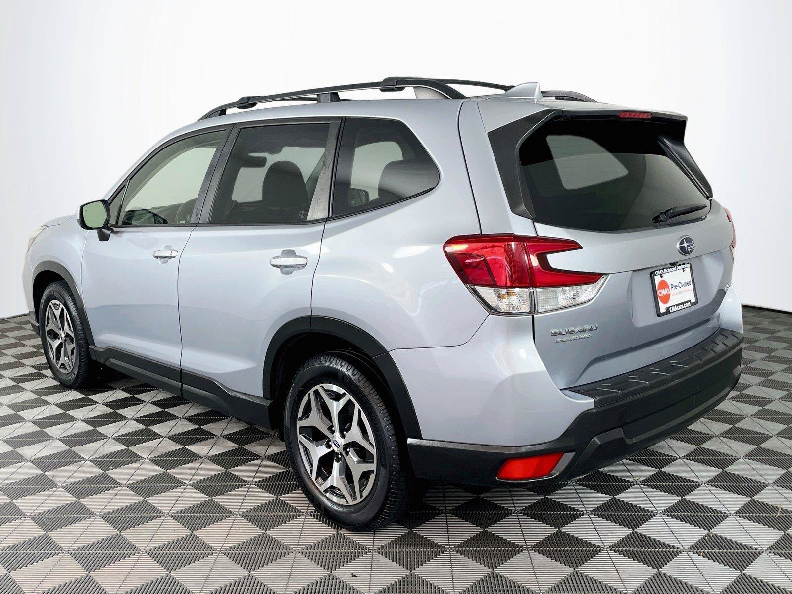 Used 2020 Subaru Forester Premium AWD/4WD image 6