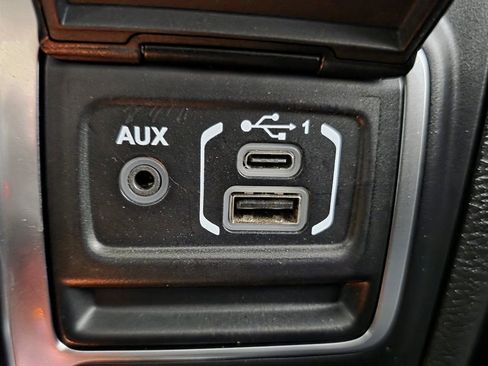 Used 2020 Jeep Wrangler Unlimited Rubicon w/ Dual Top Group AWD/4WD image 35