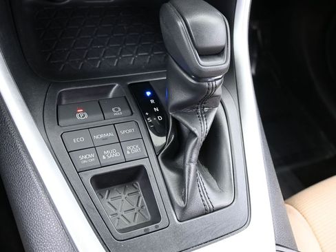 Used 2019 Toyota RAV4 LE image 25