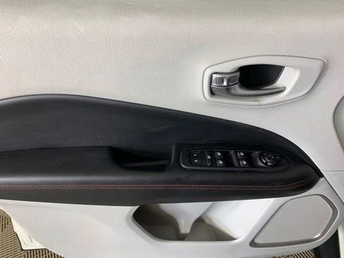 Used 2019 Jeep Compass Limited AWD/4WD image 24