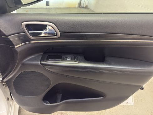 Used 2019 Jeep Grand Cherokee Limited X image 22