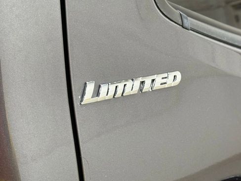 Used 2017 Toyota Tacoma Limited image 43