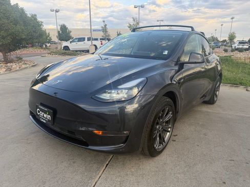 Used 2025 Tesla Model Y Long Range AWD/4WD image 3