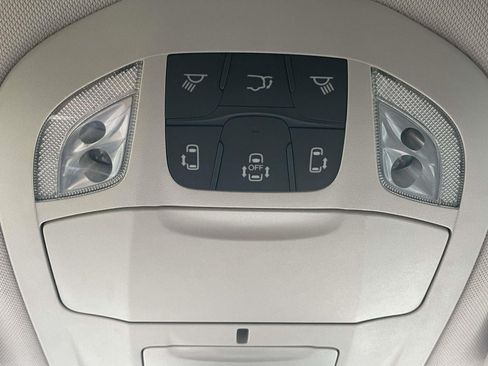 Used 2024 Chrysler Pacifica Touring-L FWD image 32