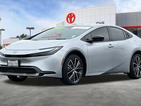 Used 2025 Toyota Prius XLE FWD image 10