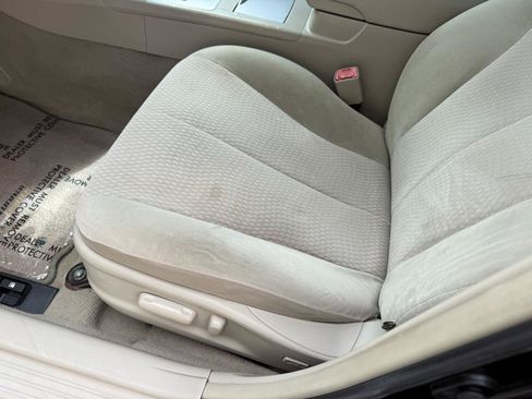 Used 2011 Toyota Camry LE FWD image 24