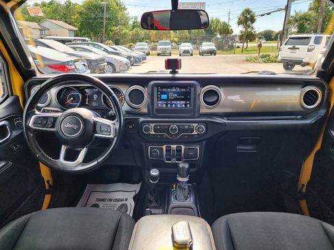 Used 2021 Jeep Wrangler Unlimited Sahara image 9