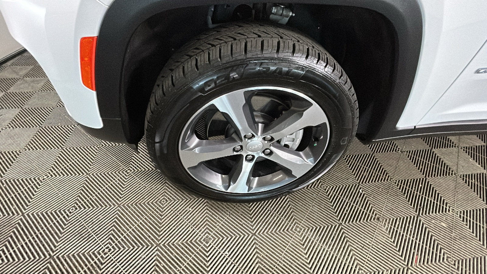 Used 2023 Jeep Grand Cherokee 4WD 4xe image 10