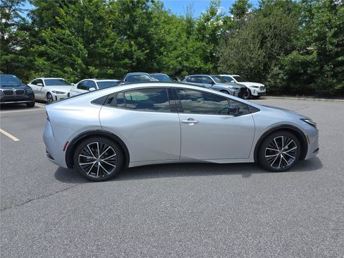 Used 2023 Toyota Prius XLE FWD image 2